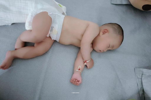 大竹三个月宝宝抬头不稳 大竹三个月宝宝抬头不稳